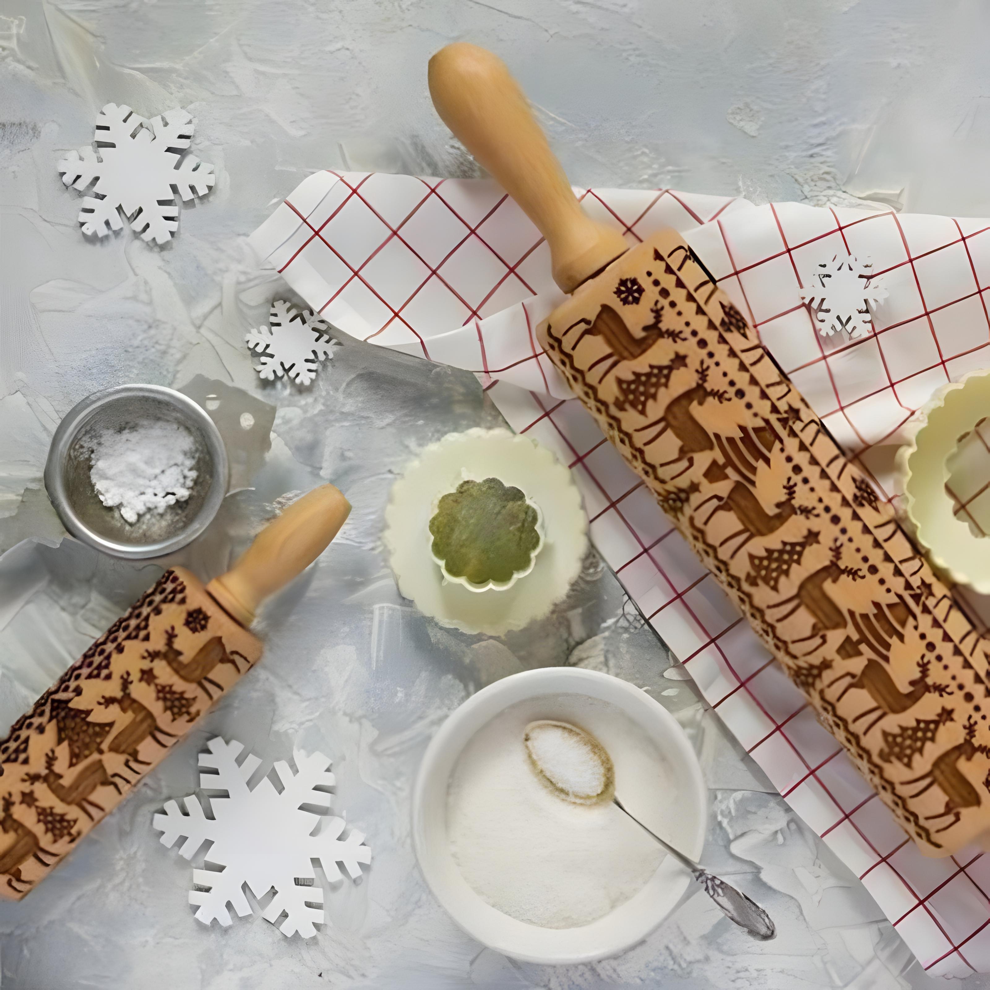 Christmas Rolling Pin – Embossed Elk Design Wooden Baking Tool for Cookies, Dumplings & Holiday Dough
